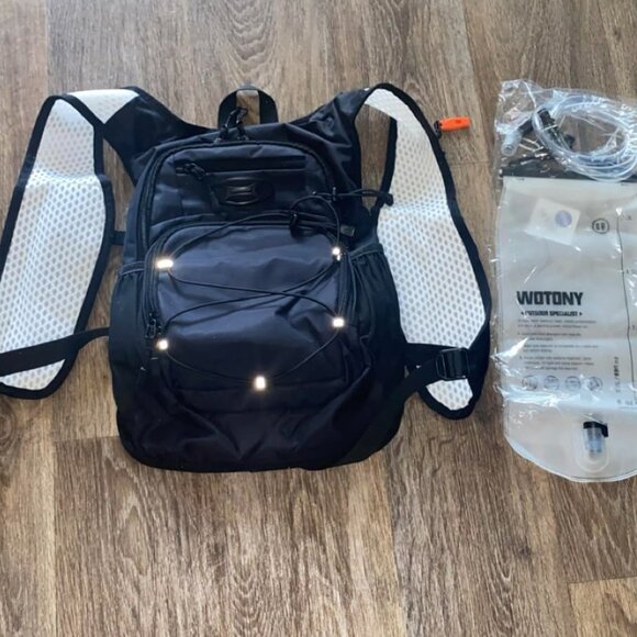 Lightweight Hydration Backpack with 3L Water Bladder main image 10
